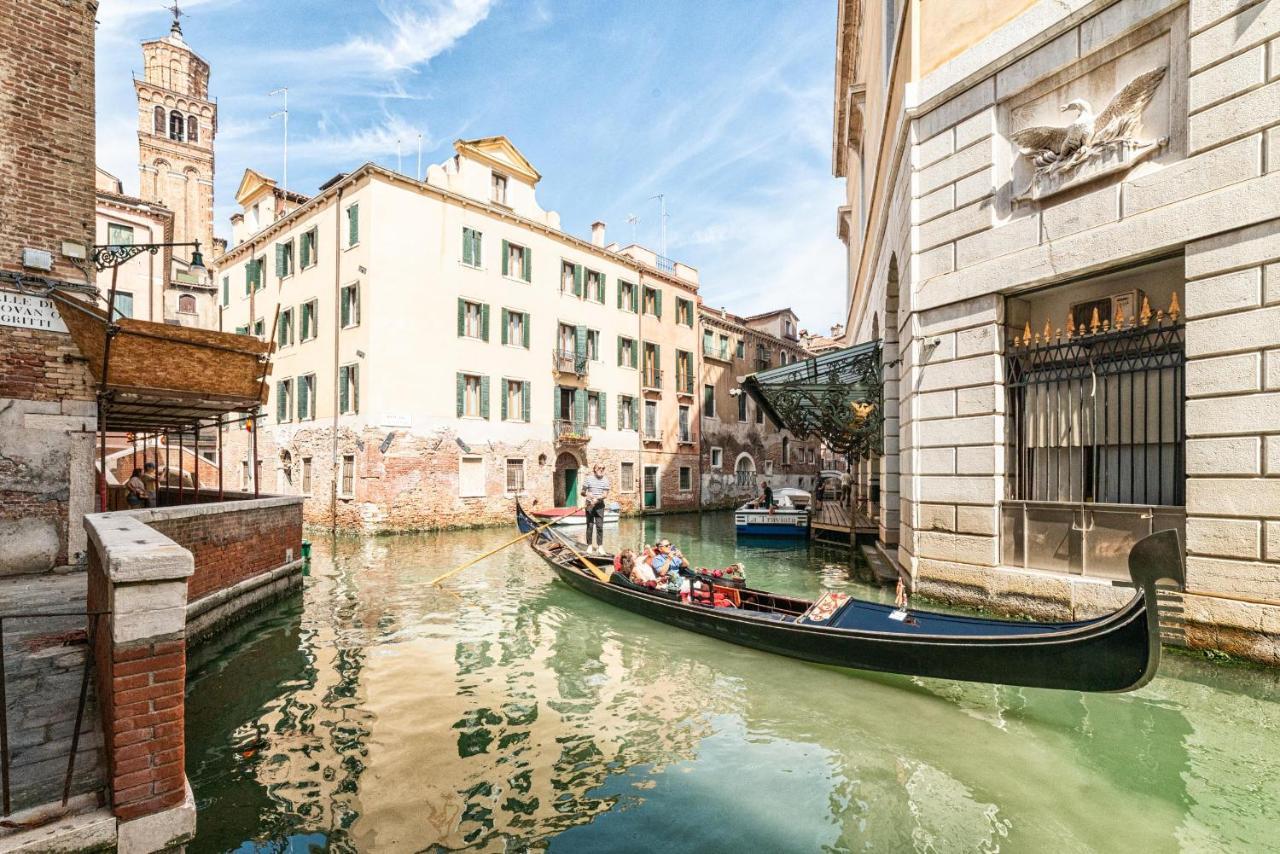 Casanova Fenice - Canal View Veneza Exterior foto