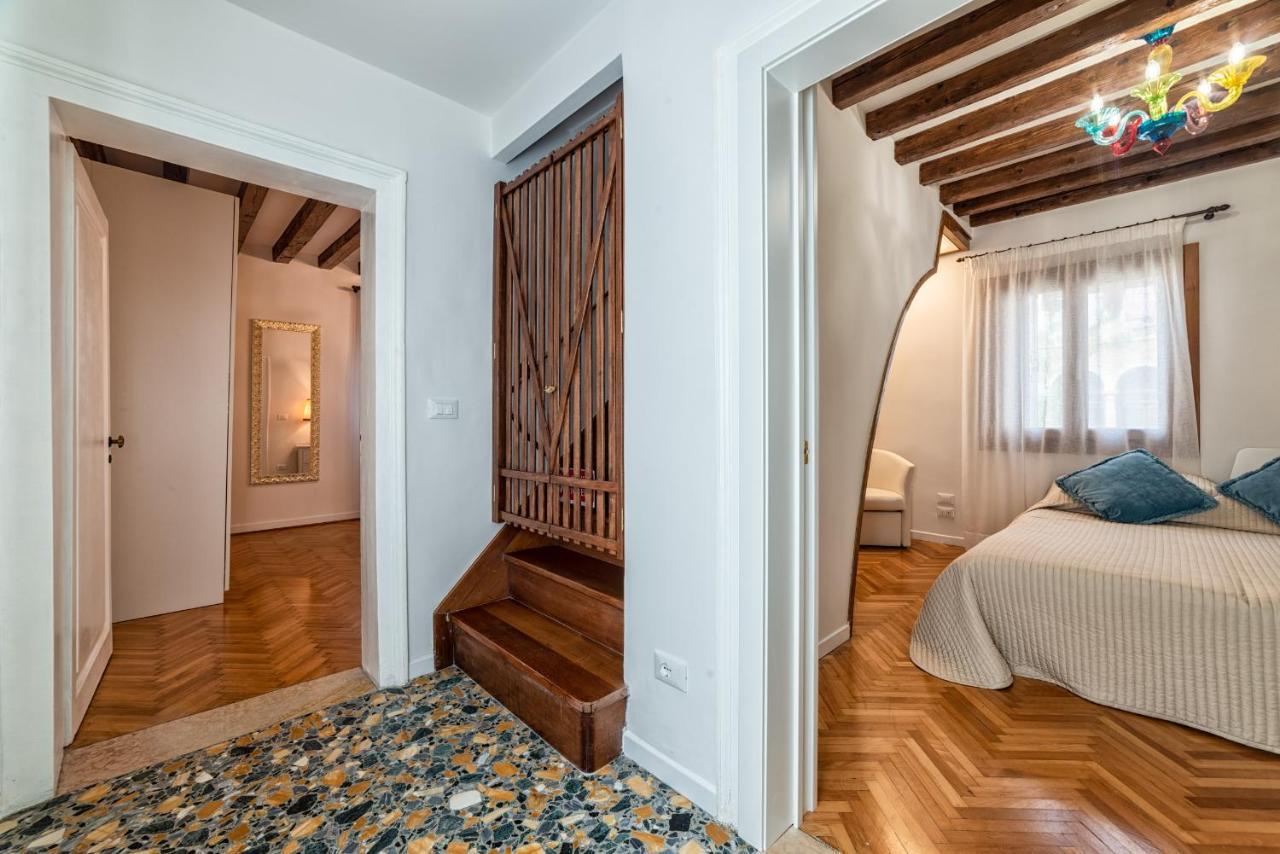 Casanova Fenice - Canal View Veneza Exterior foto