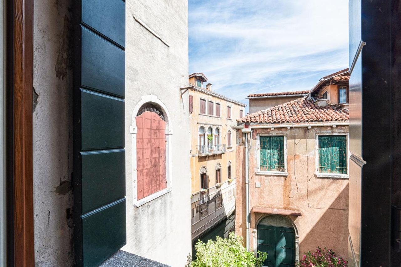 Casanova Fenice - Canal View Veneza Exterior foto