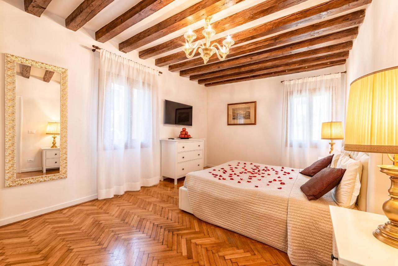 Casanova Fenice - Canal View Veneza Exterior foto